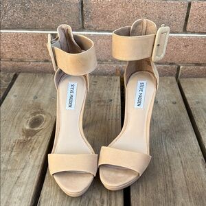 Steve Madden Beige Ankle Strap Heels Size 7